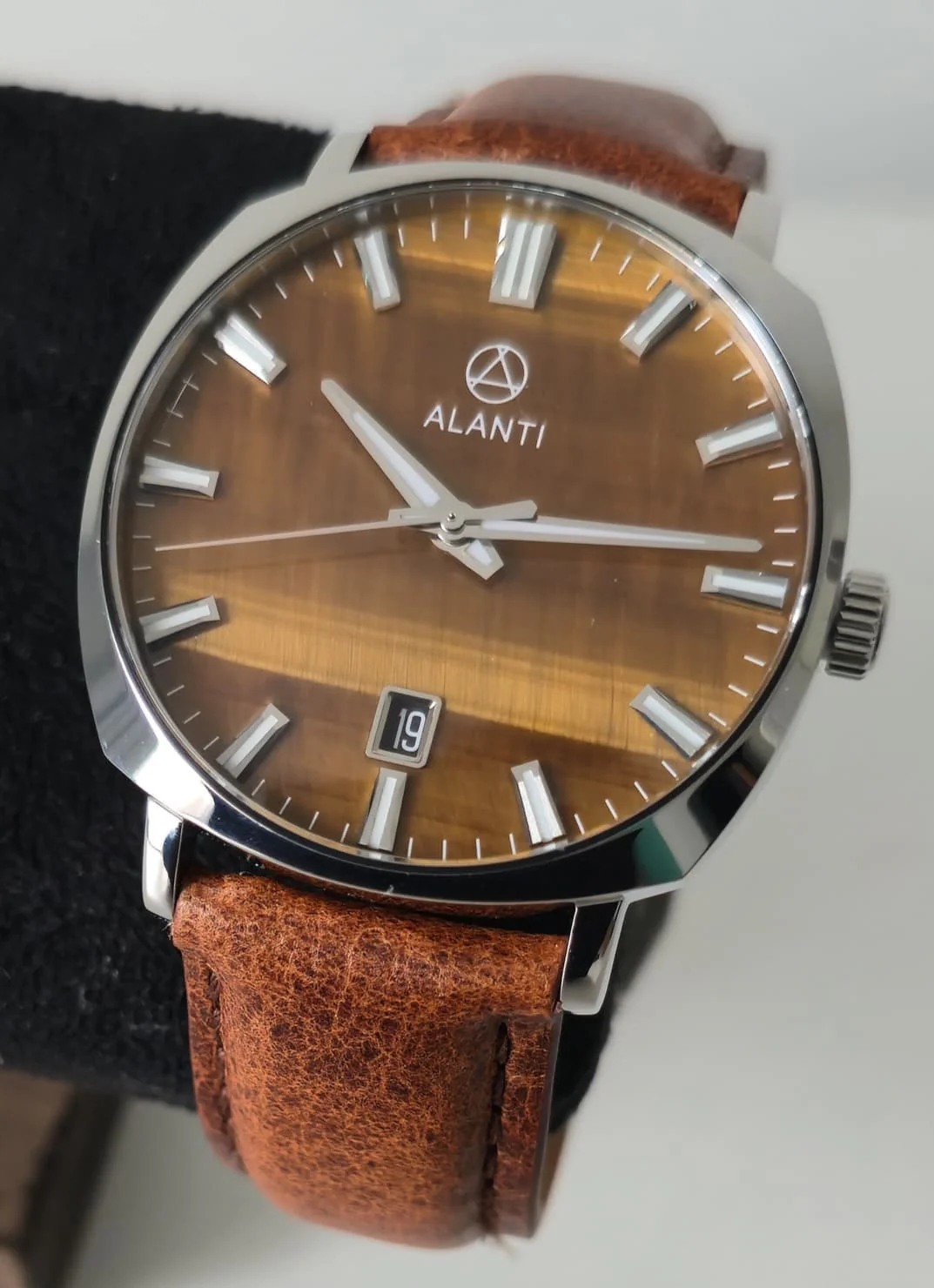 Alanti Watches Gold Tiger Eye date